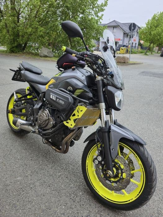 Yamaha MT 07 Night Fluo