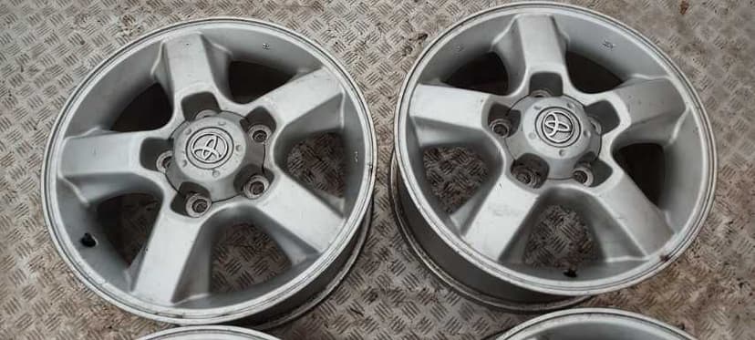 Toyota Land Cruiser felgi aluminiowe 18 cali J6 komplet oryginał