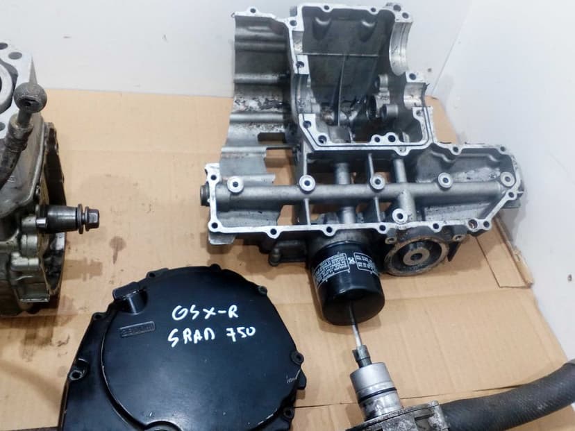 Suzuki GSXR 750 SRAD GSX R wał kartery tłoki cylindry silnik na części