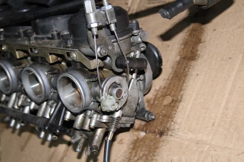 Gaźniki Czujnik Airbox Przepustnice Yamaha R6 RJ03 99-02