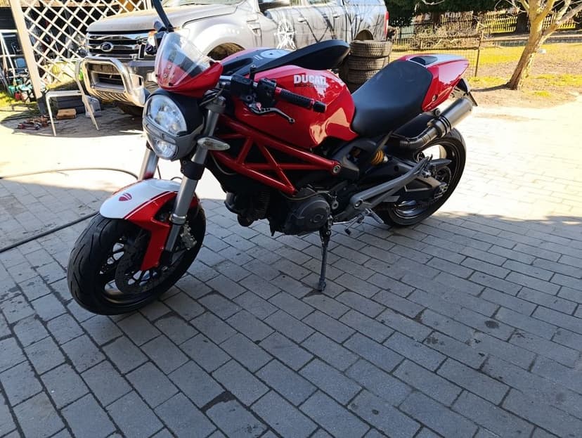 Ducati Monster 696