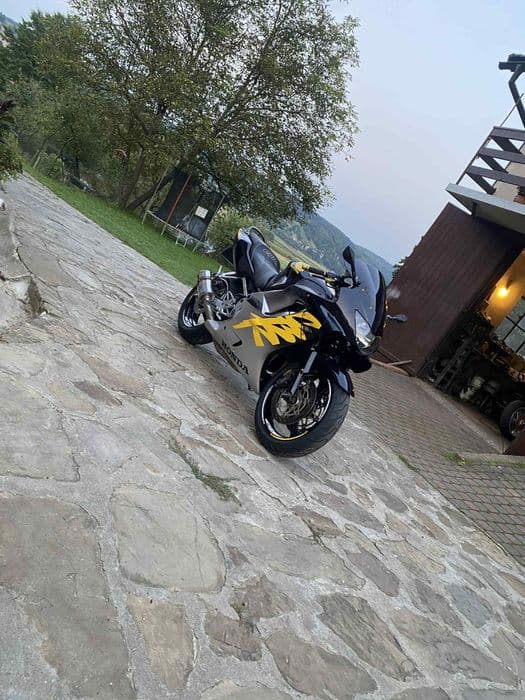 Honda cbr 600f4 sprzedam /zamienie