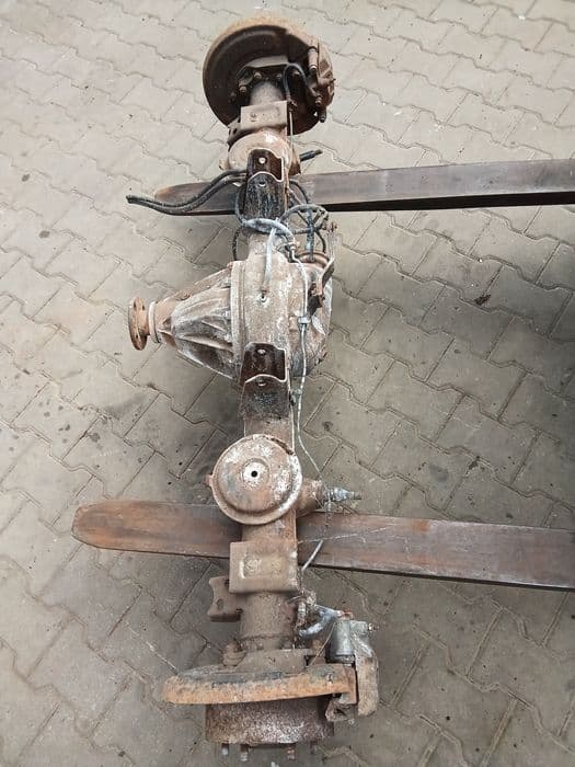 Most Nissan Patrol Y60 z blokada Diff lock