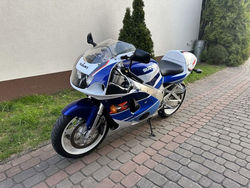 SUZUKI GSXR 750 SRAD oryginal/bezwypadkowy