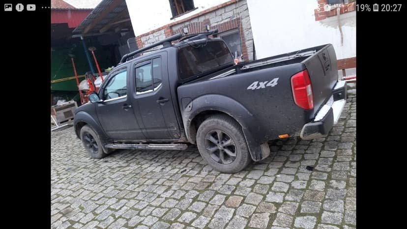 Nissan Navara/ doka / pickup 2.4 l