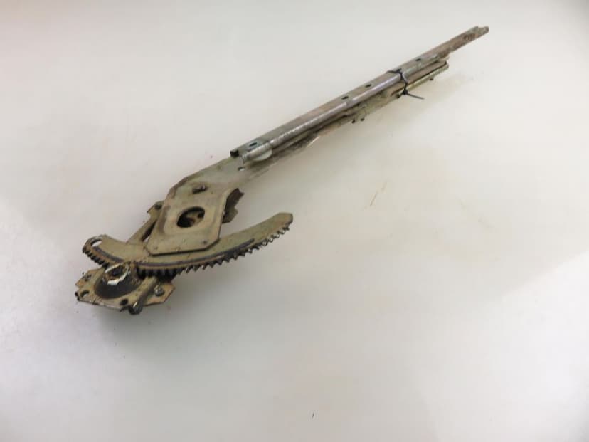 Podnośnik Szyby Prawy 3d Nissan Patrol III