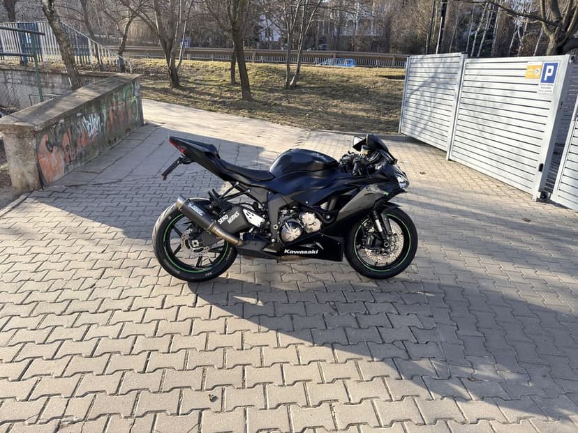 Kawasaki Zx6r 636 cbr gsxr