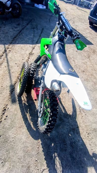 Kawasaki KX80 / KX85 cross 2T 30km – dużo części, stojak