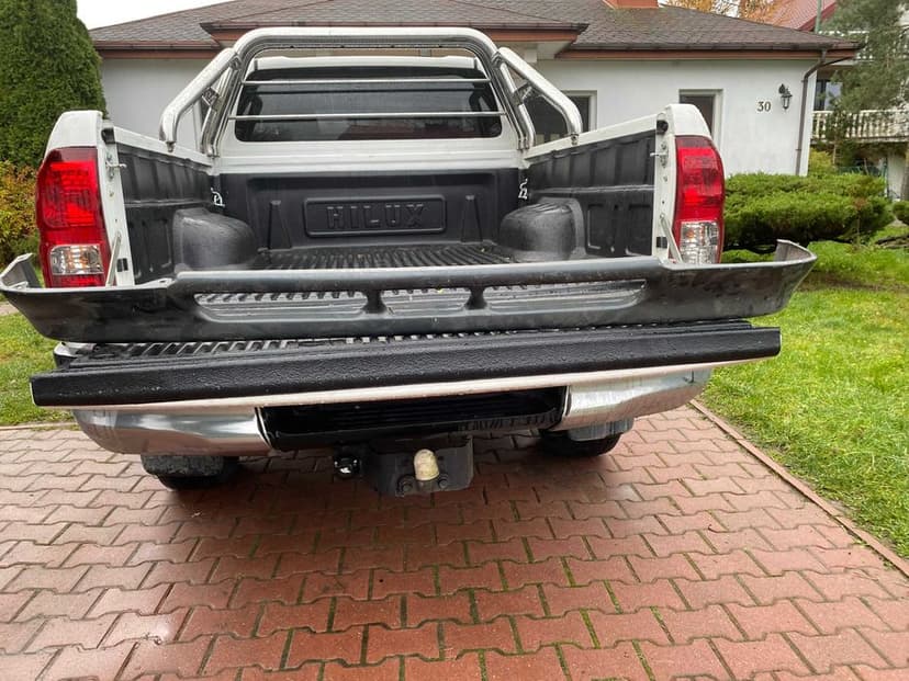 Toyota hilux do 1997  4runner po 1990 zderzak doł i góra komplet nowy