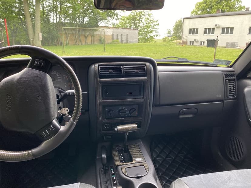 Jeep Cherokee No.063