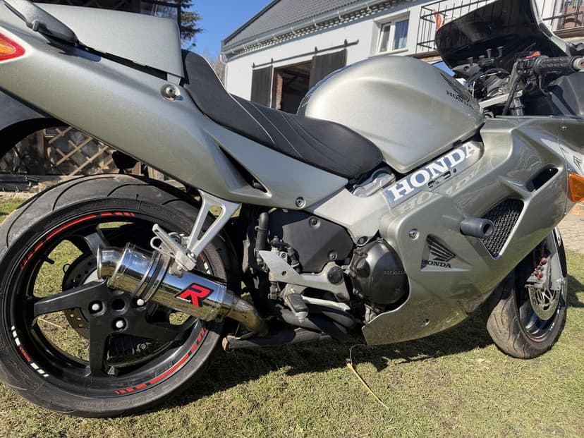 Honda vfr800.