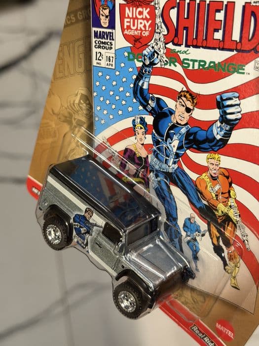 Hot Wheels Premium Land Rover Defender 110 Hard Top MARVEL 2021 Shield