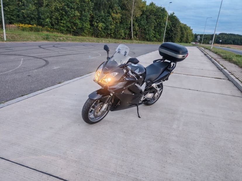 Na sprzedaż Honda VFR 800