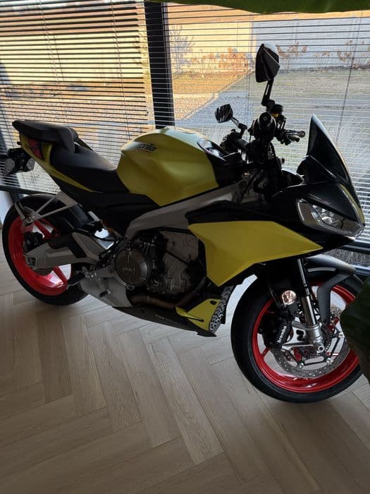 Aprilia tuono 660 rs