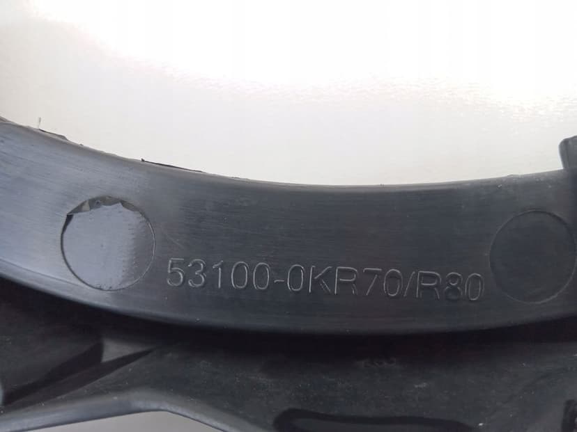 GRILL ATRAPA CHŁODNICY TOYOTA HILUX VIII 15-20