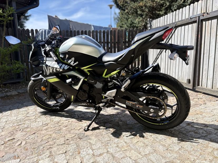 Kawasaki Ninja 125 ABS  Wydech Shark Kat A 1 B