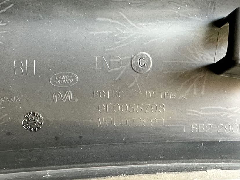 Land Rover Defender L663 20- Listwa Błotnik Prawy Tył L8B2-290E22-AX