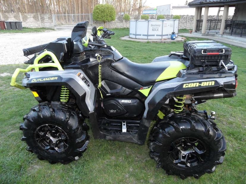 CAN- AM Outlander