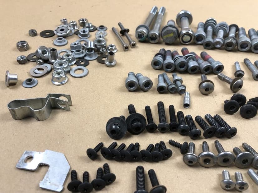 Aprilia Tuono 125 Śruby Śrubki Szpilki 2022