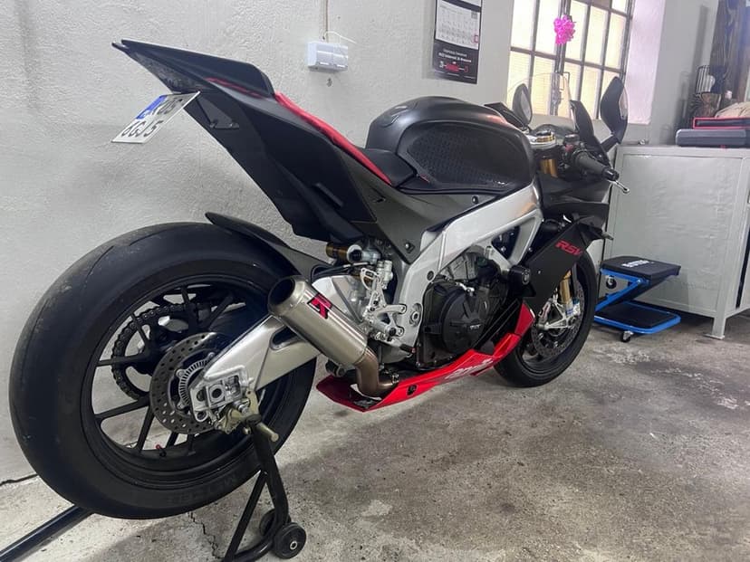 Aprilia RSV4 FACTORY APRC 2014