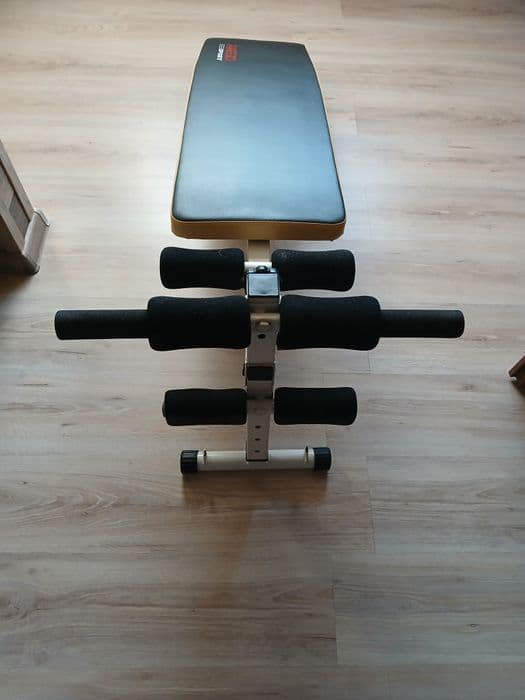 Ławka treningowa skośna.