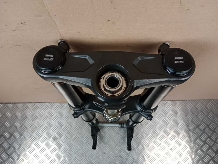 Honda CBR 650 R Lagi Zawieszenie Przód Laga Prawa Lewa Półki Oś Półka