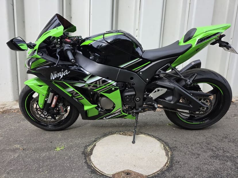 Kawasaki ZX10R KRT doinwestowana,  w świetnym stanie.