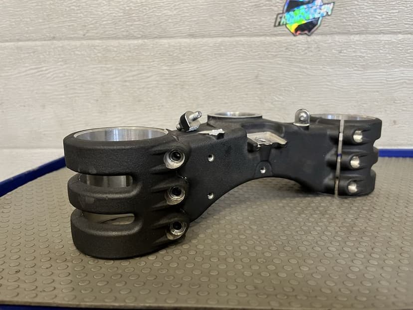 Półka dolna zawieszenia ducati panigale v4s