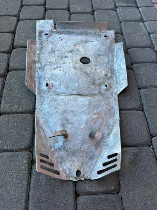 plyta oslona ramy wahacza dolna silnika kawasaki KFX 700 r 04-11