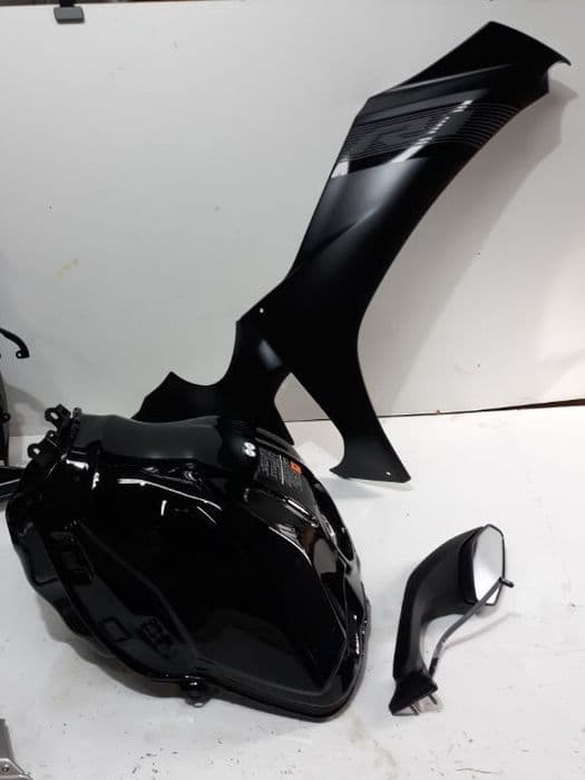 yamaha r1 rn32 zbiornik paliwa ogon owiewka lusterko siedzenie