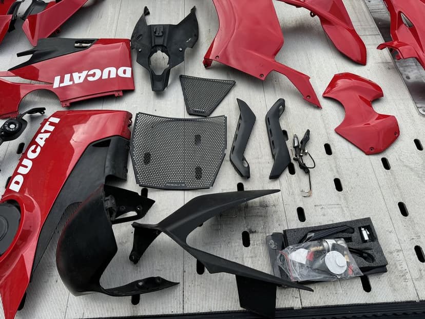 Sprzedam Felgi Ducati Panigale V4s czesci ,owiewki,wydech