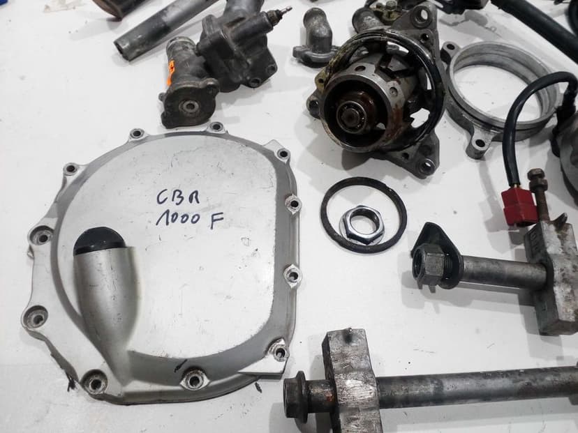 Honda CBR 1000 F stopka instalacja ośka dekiel wirnik alternatora