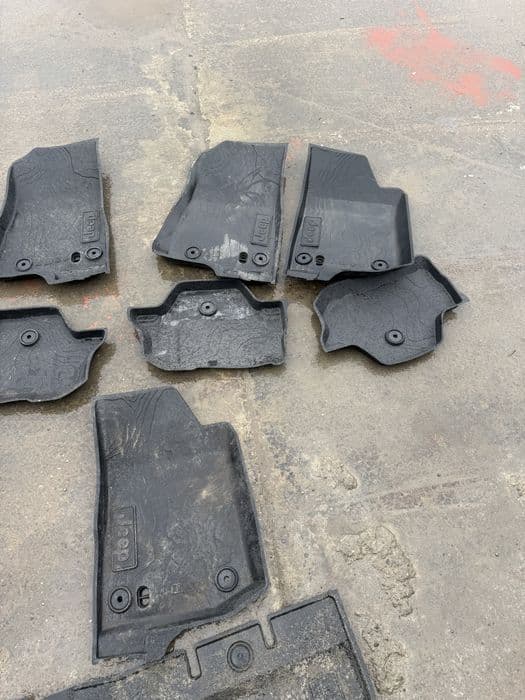 Dywaniki Oryginał 2D 4D jeep wrangler JL 18-26r