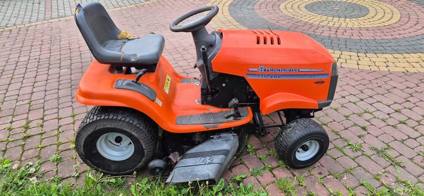Traktorek kosiarka Husqvarna yth 200