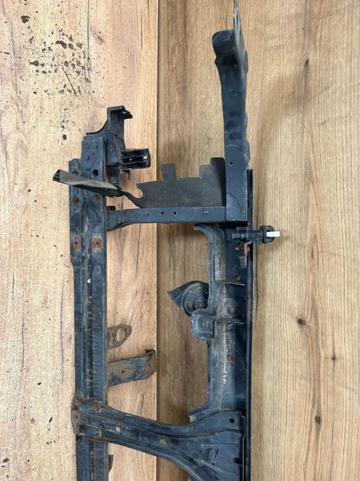 pas przedni wzmocnienie Nissan Navara