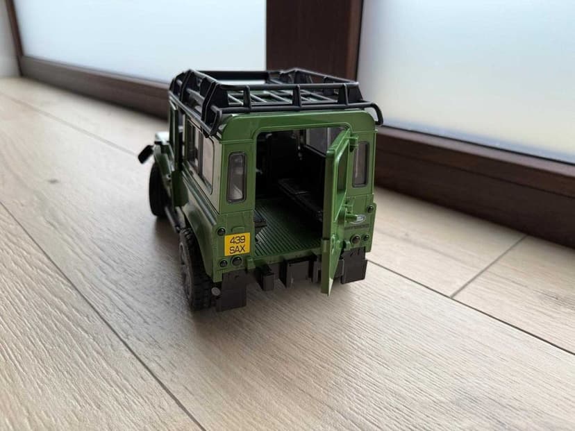 bruder land rover defender