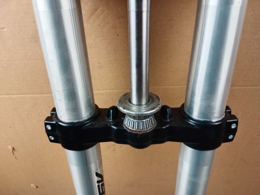 Beta RR 125 Enduro Lagi Zawieszenie Przód Laga Prawa Lewa Półki Ośka