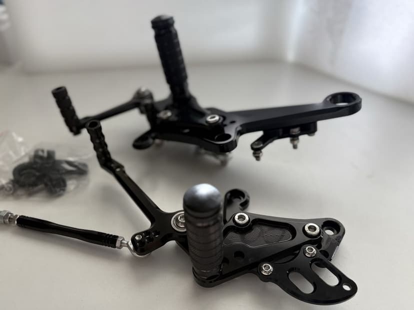 Sety regulowane Ducati 1098 / 848 / 1198 aluminiowe czarne