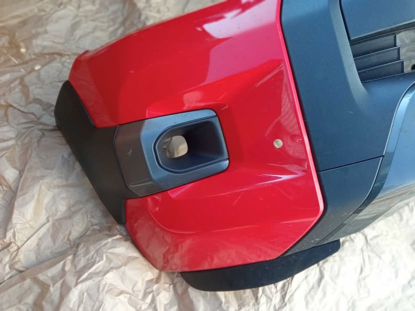 Toyota Hilux 8 Lift Zderzak Przedni Czerwony Invincible Kamera 2020