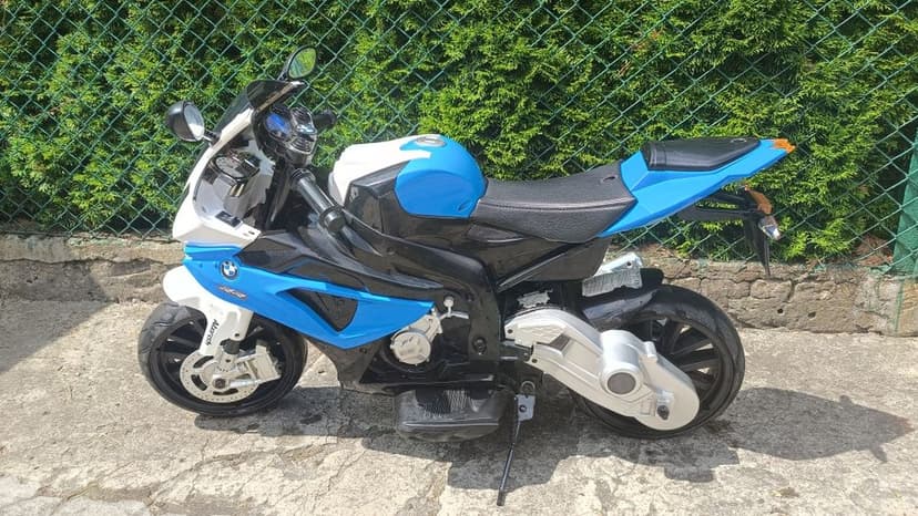 Motor BMW na akumulator niebieski