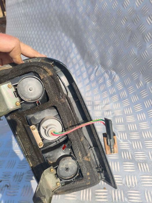 lampa lewy tył lewa tylna Nissan Patrol Y61 oryginał