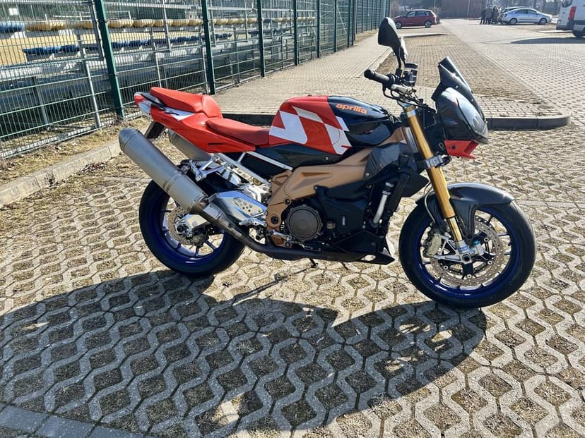 Aprilla RSV1000R Tuono Factory