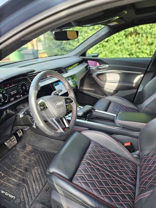 Audi Q8 Sportback e-tron Faktura VAT 23%