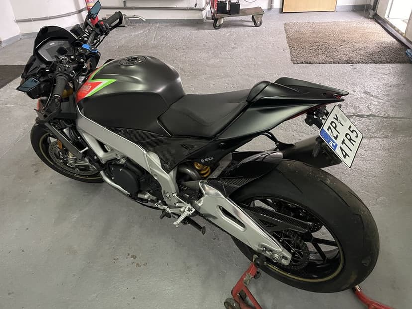 Aprilia tuono V4 1100 RSV4