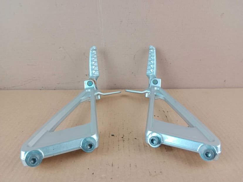 Aprilia RS 660 Sety Pasażera Set Prawy Lewy Podnóżki Podnóżek Tył