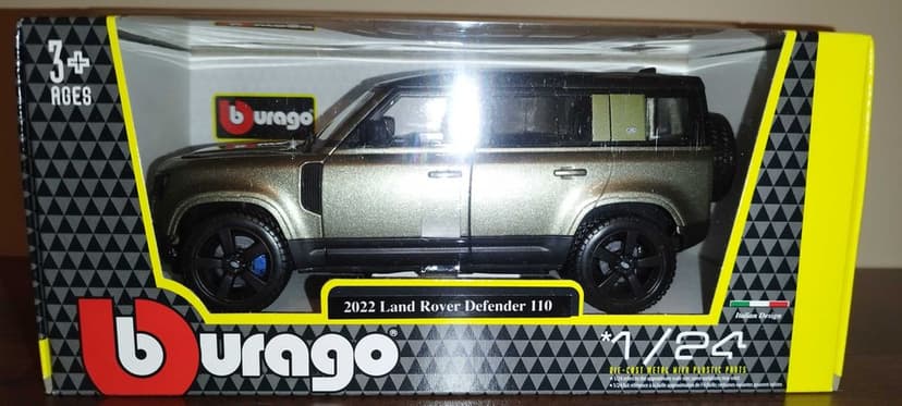 Bburago Land Rover Defender Green 2022r, skala 1:24.