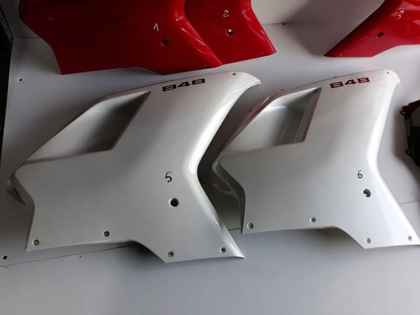 ducati 848 1098 1198 bok boczek owiewka pług