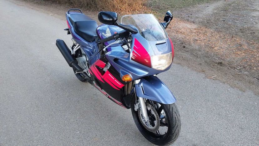 Motocykl HONDA CBR 600F