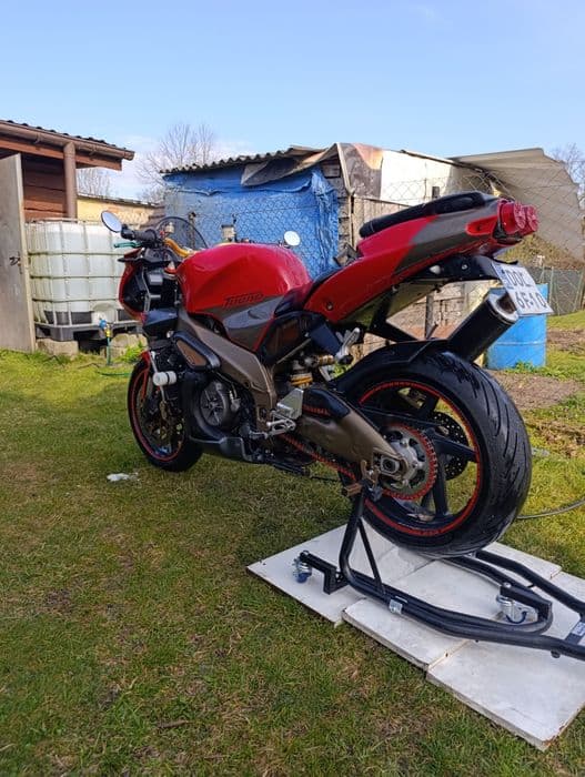Aprilia rsv 1000 tuono