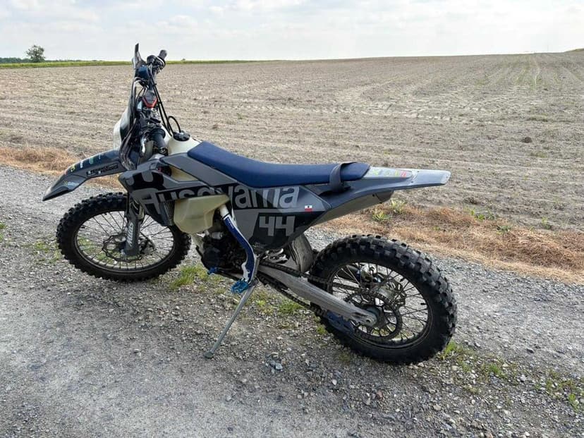 Husqvarna FE 350 (2017) – bardzo dobry stan, doinwestowana zarejestrowany
